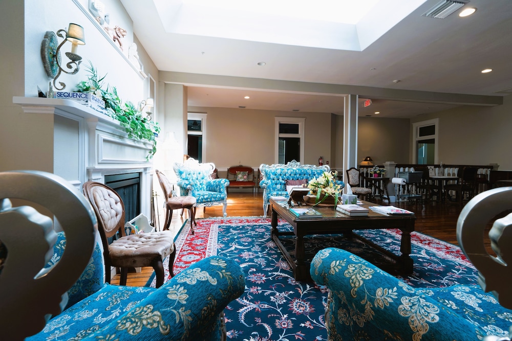 Oak Tree Hotel