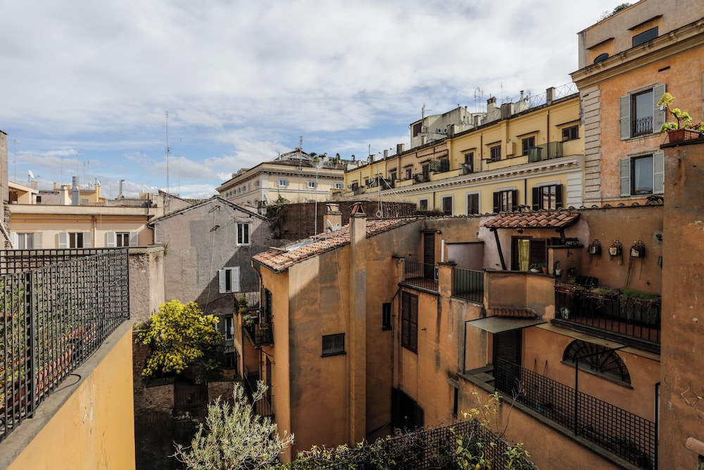 Pantheon Apartments