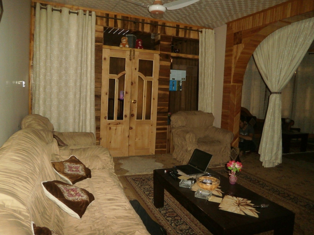 Bhuribake Guest House Hunza view 2