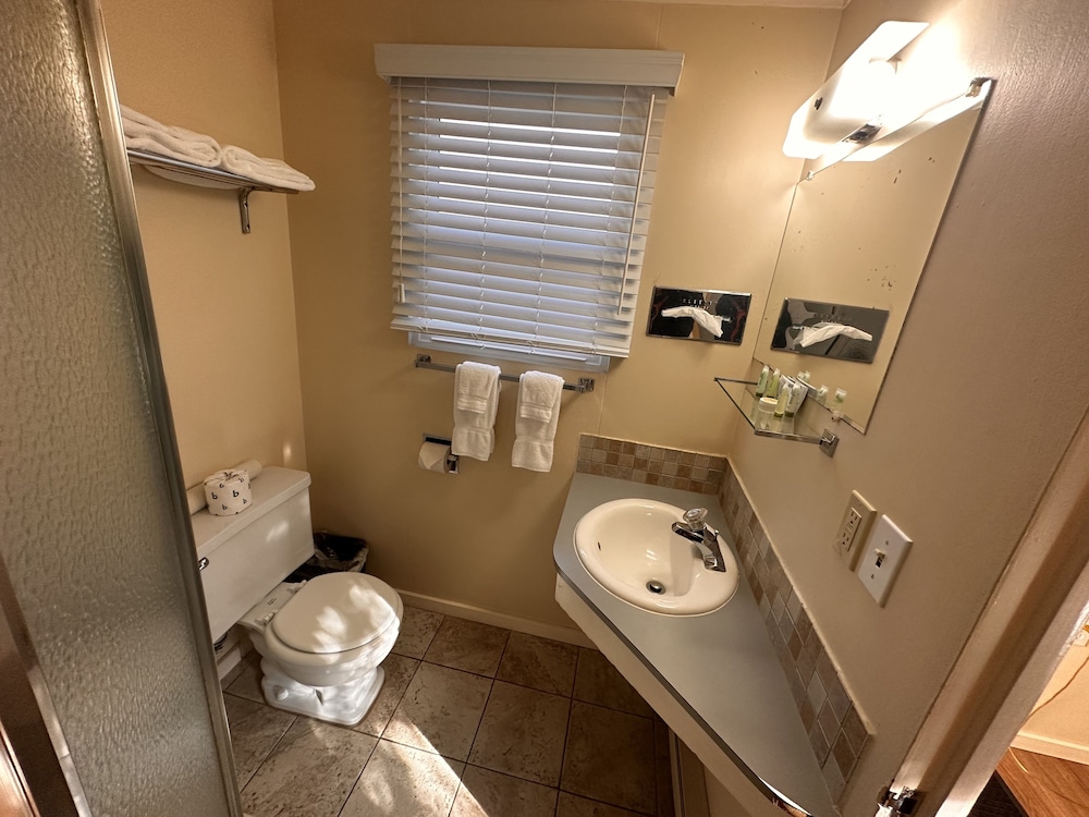 Astoria Crest Motel