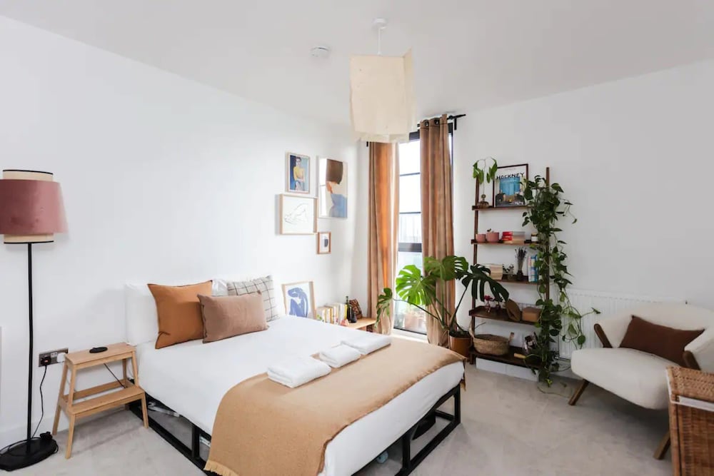 Bright 1 Bedroom Apartment in Hackney Wick With Balcony
