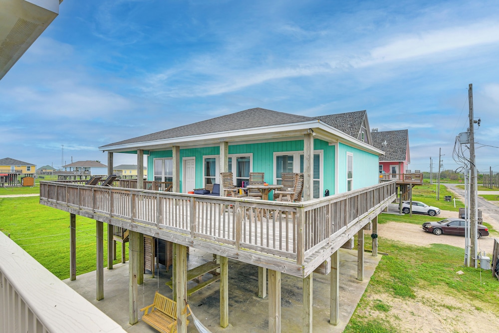 Gulf Views: Beachfront Bolivar Peninsula Escape!