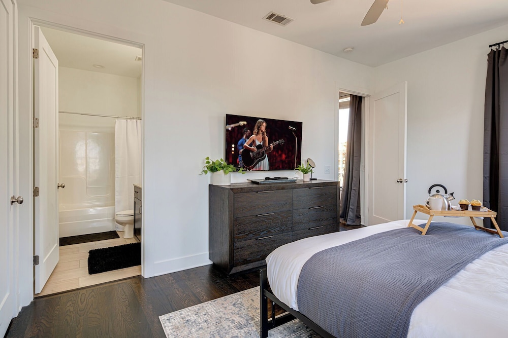 Lofts At 30th - Urban Lodge - Mins to Broadway!