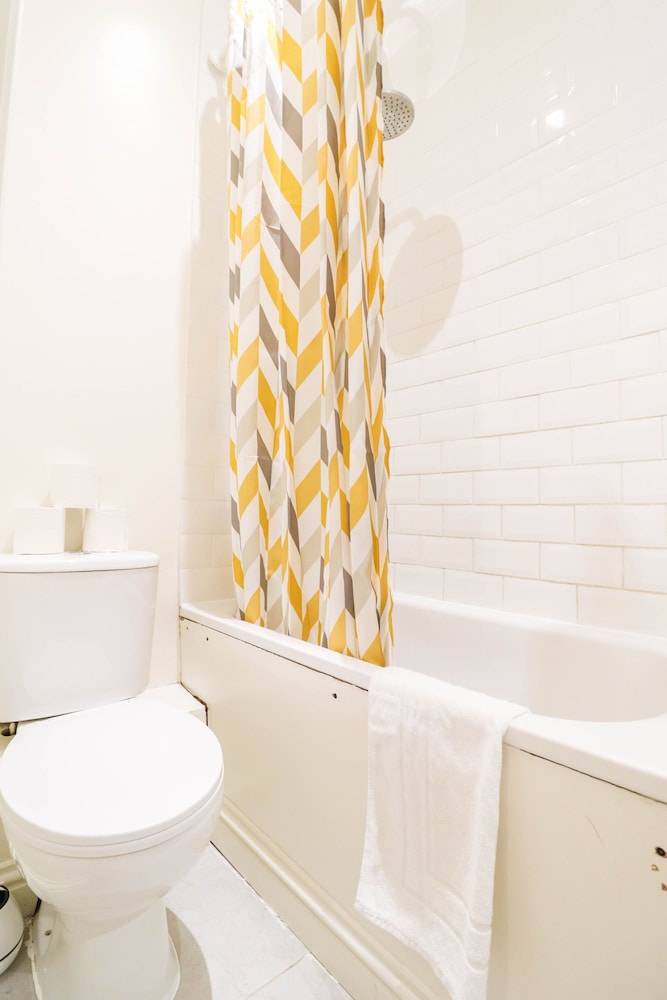 Right by Oval Station - 2 bed Flat Free Wifi