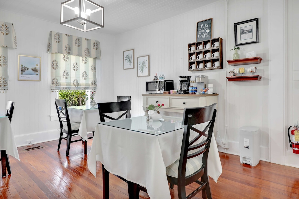 Hibiscus House Bed Breakfast Inn Parrot Room
