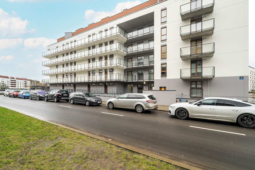 Modern Studio Niemena by Renters