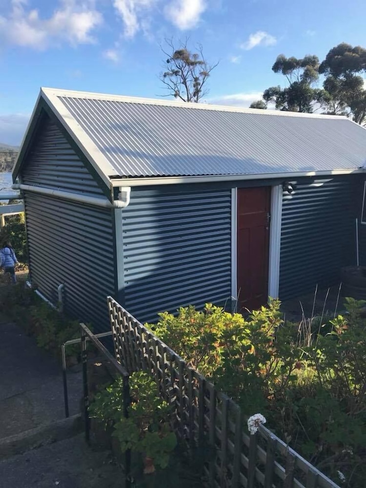 Blossoms on the Bay - 4 Bedrooms