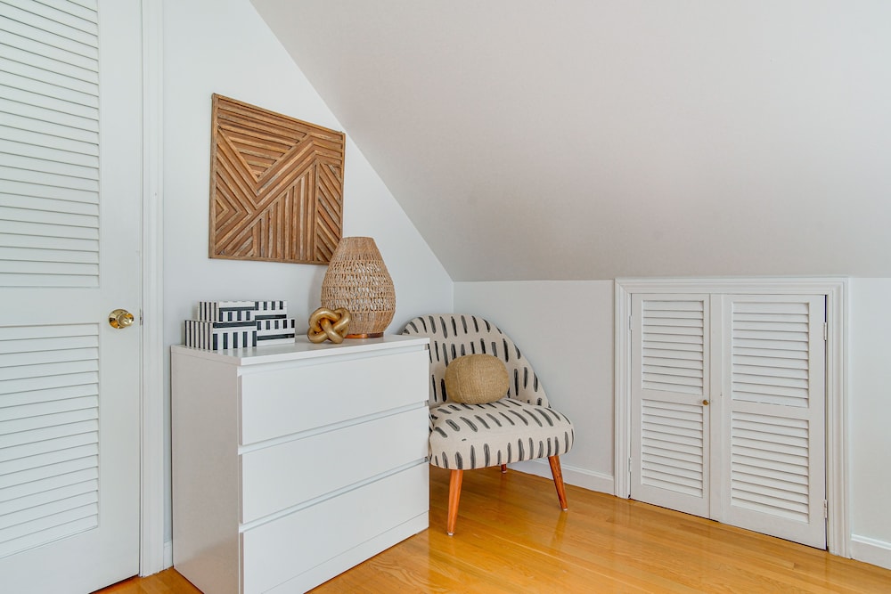 Charming Cape Cod Home ~ 1 Mi to Megansett Beach