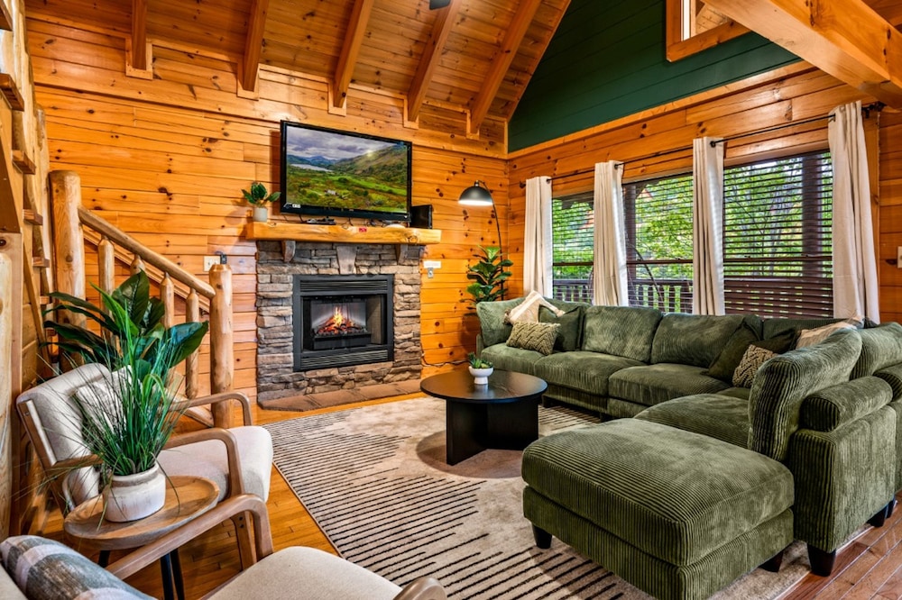 Amazing Views w Gameroom Hot Tub Pool