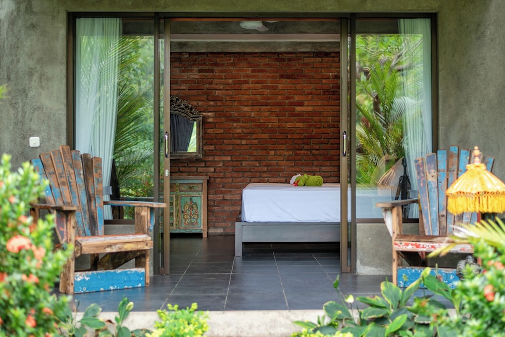 Alamanda Lovina Resort