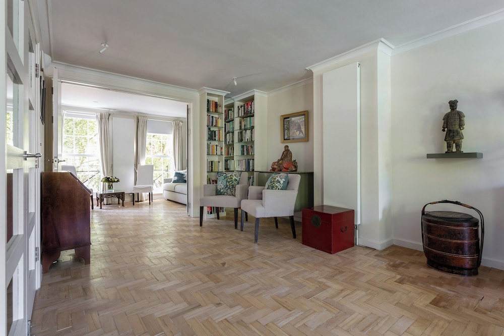 Somerset Square by Onefinestay