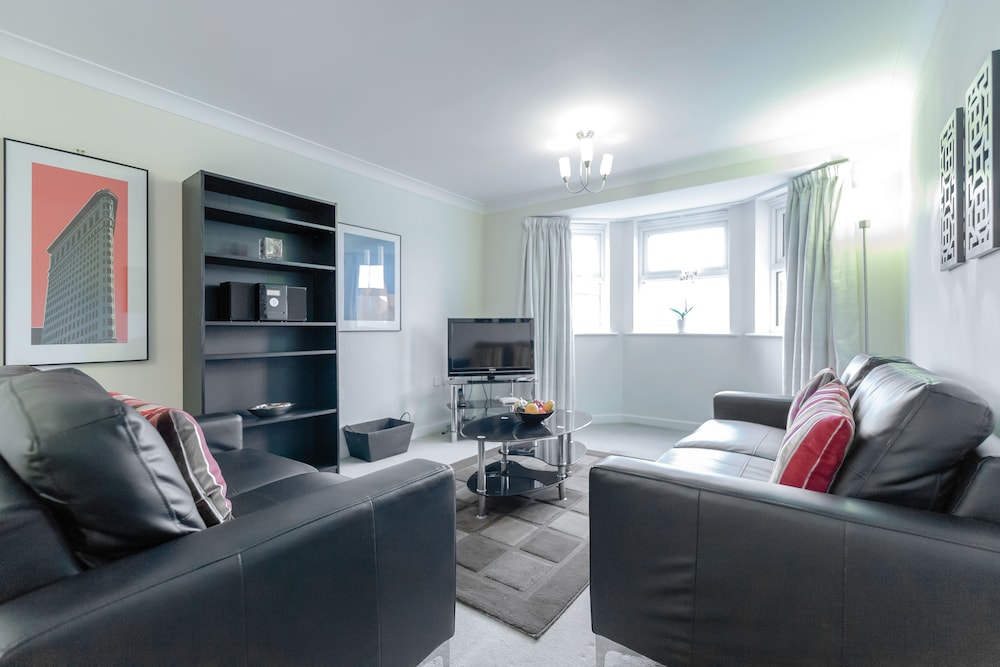 Guildford Vacations - Roomspace Apartments-Courtyard Guildford - Property Image 6