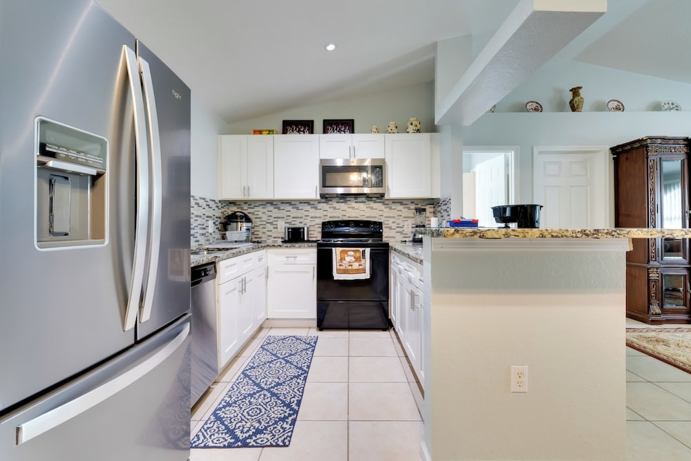Fenced Yard & Game Room: Family Home in Kissimmee!