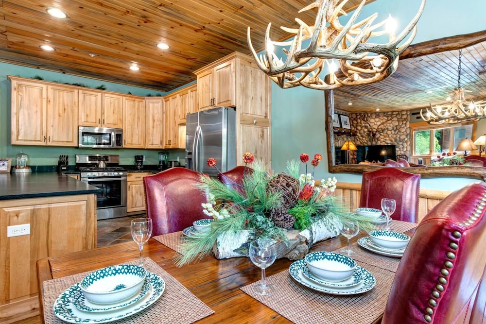 Timber Wolf Lodge Collection by KBM - 2 Units (5b/12c)