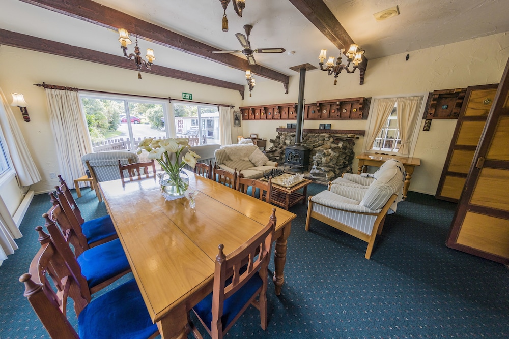 Dawson Falls Mountain Lodge
