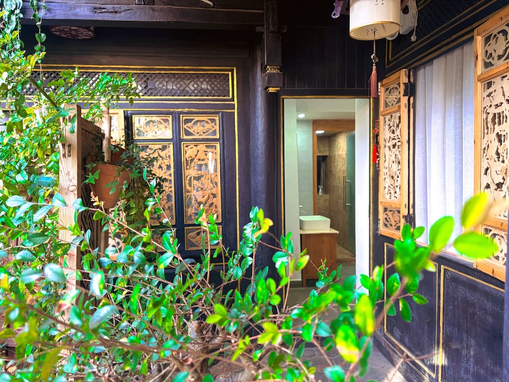Yiyuan Snow Mountain View Historical Naxi House - Lijiang Old Town Mufu branch