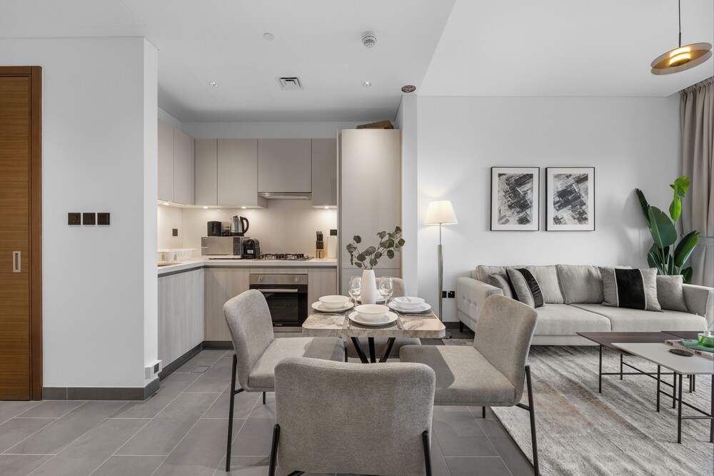 Modern 1BR with Balcony Sobha Hartland