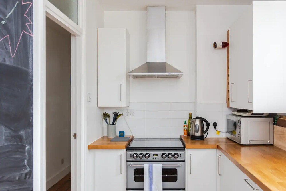 Relaxing 2 Bedroom Top Floor Apartment in Bethnal Green