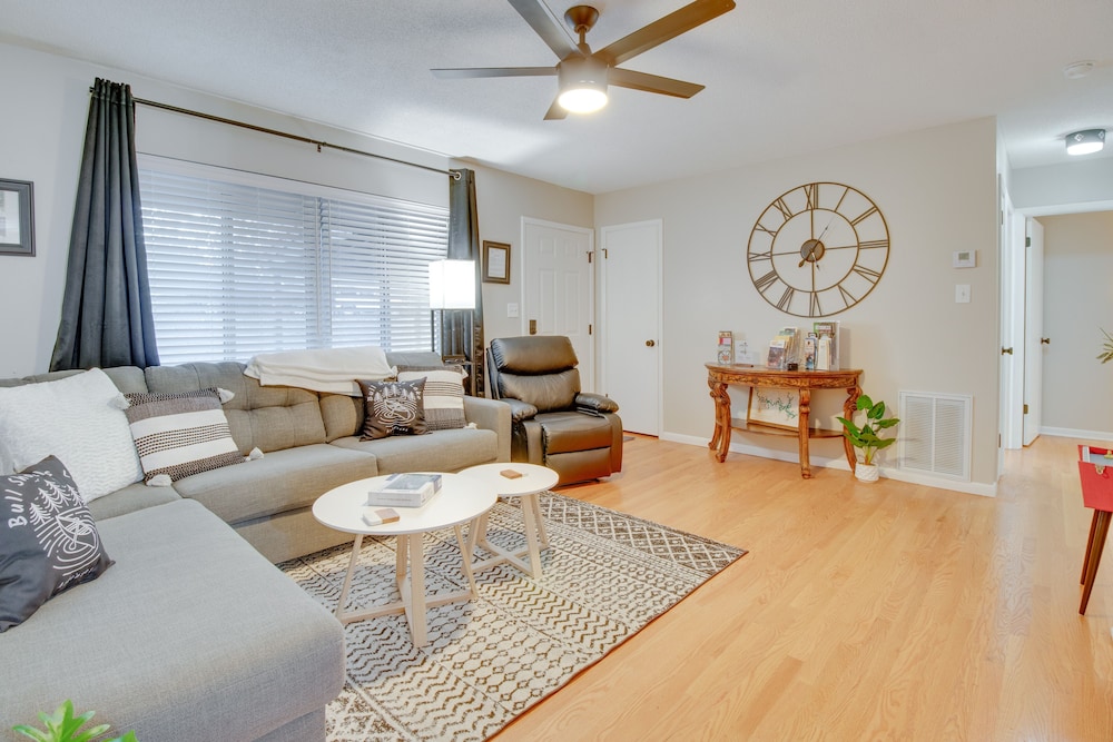 Cozy Lakeview Retreat, Close to Bull Shoals Lake!