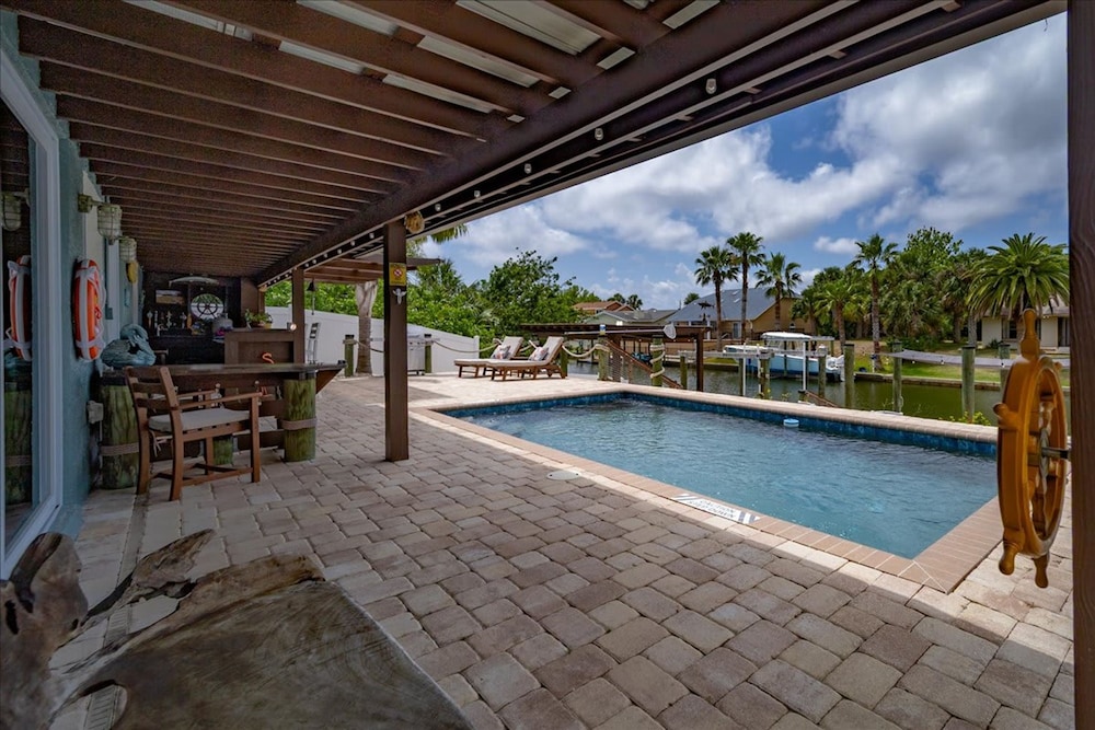 Waterfront Retreat With Pool Tiki Bar Boat Dock