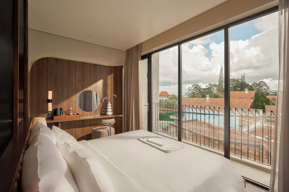Sea View Super Luxurious Resort at Palm