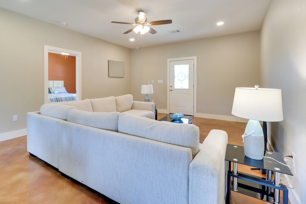 Quiet Hill Country Home: 1 Mi to Lake LBJ Access!