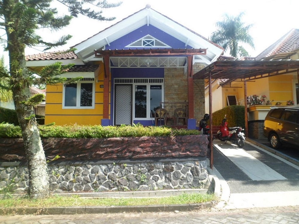 Villa Kota Bunga Cosmos