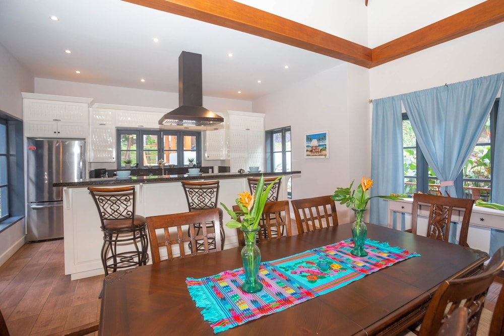 Casa Catarata 3 Bedroom Home by RedAwning view 5