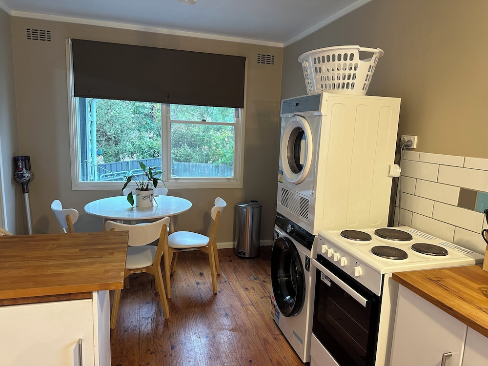Charming 3 Bedroom Home in Garran, Perfect for Families and Groups