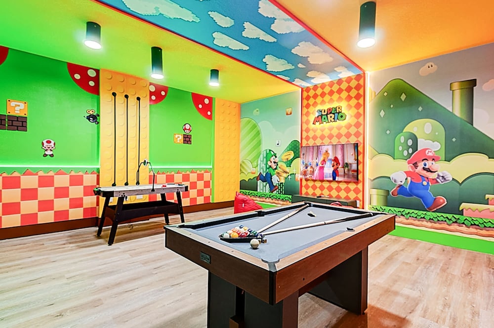 15807 Luxury 8 Bedroom Family Home With Game Room
