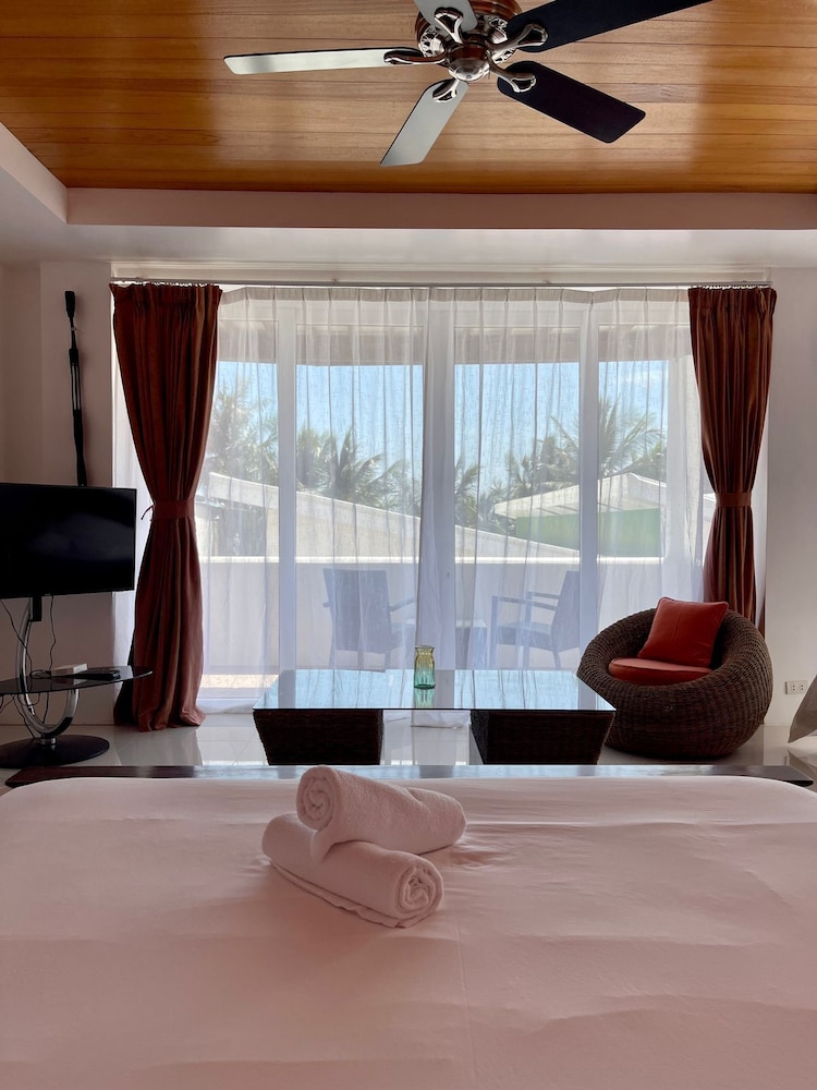 Calypso Beach & Dive Resort