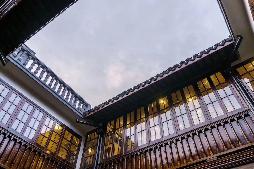 Yi Garden Cultural Hotel Disney Branch