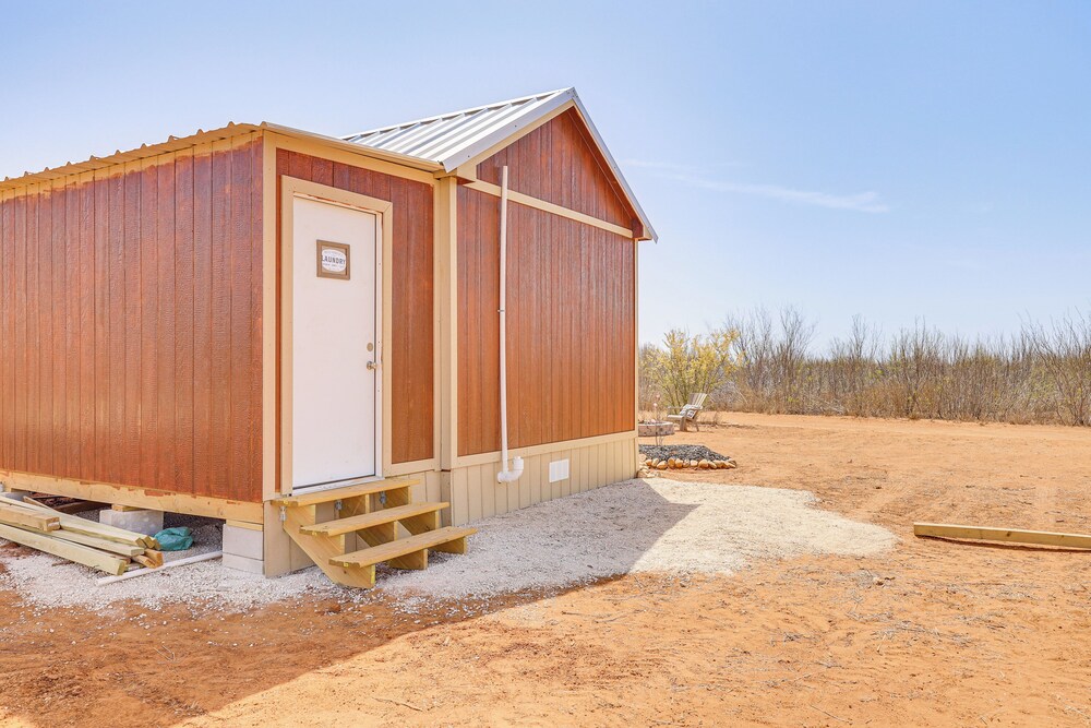 Hike, Hunt & Fish: Pet-friendly Studio in Dilley!