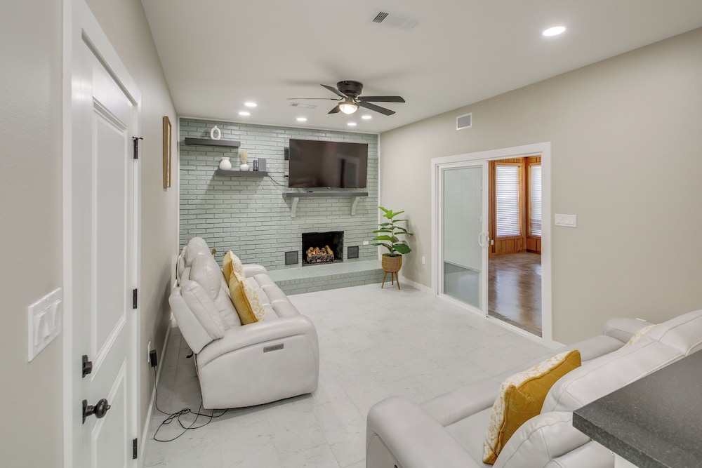6 Mi to Dtwn: Hot Springs Abode w/ Yard!