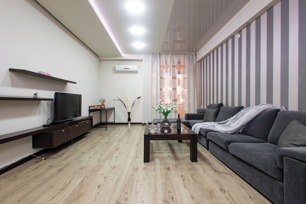 Apartment by Luxe Group DI8210
