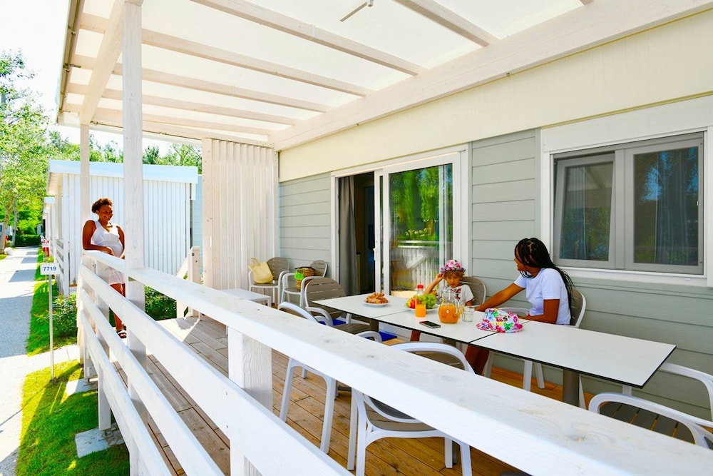 Isamar Holiday Village