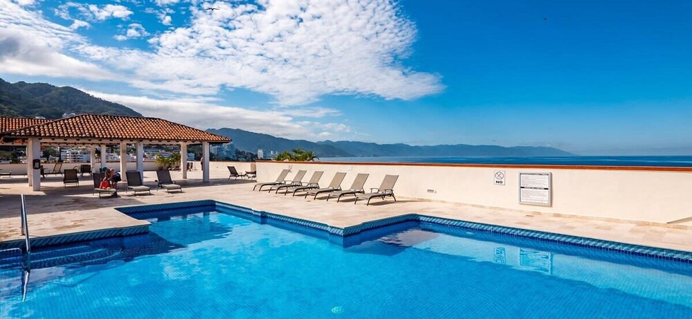 Ocean View 2Br Condo-balcony-beach-pool - 214