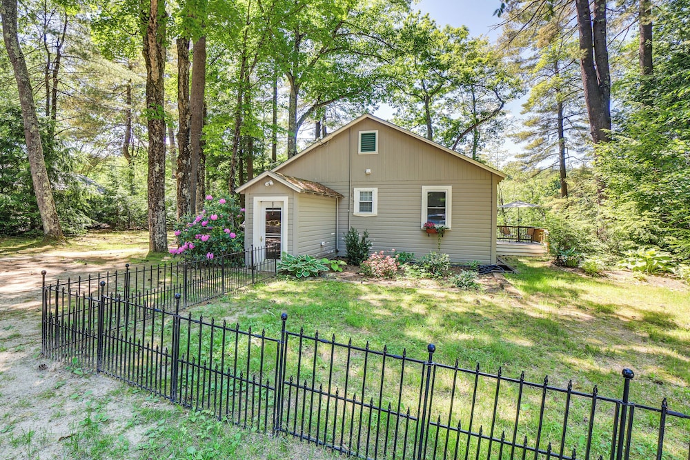 Lakefront Bradford Cottage w/ Dock, Near Skiing!