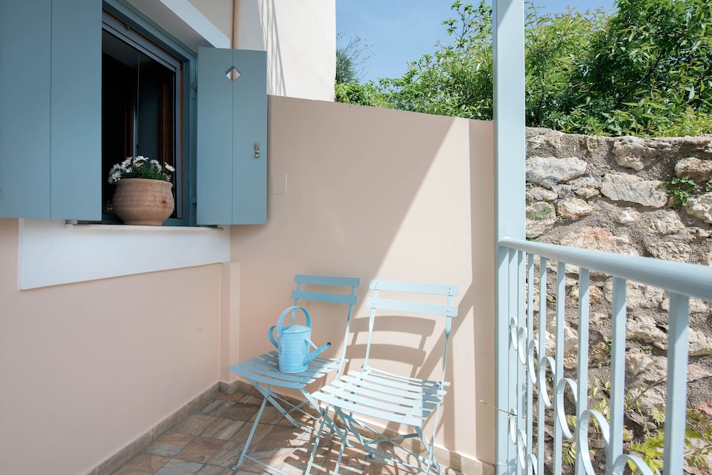 Lavender Cottage en Corfu — balance & terrace