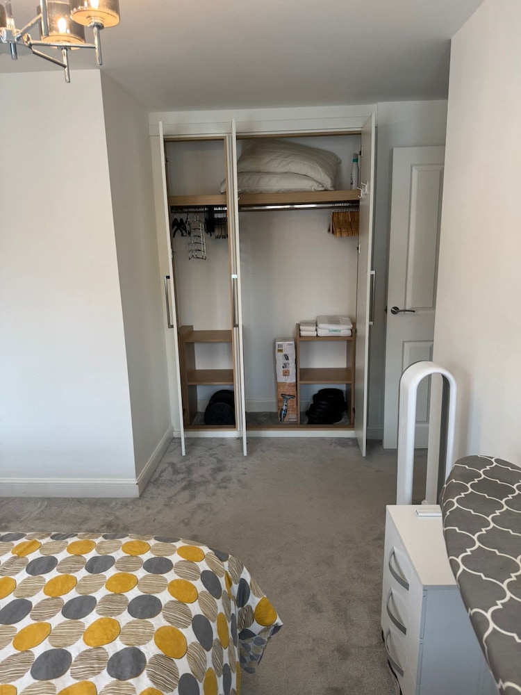 Luxurious Majestic 4 Bedroom- Free Parking