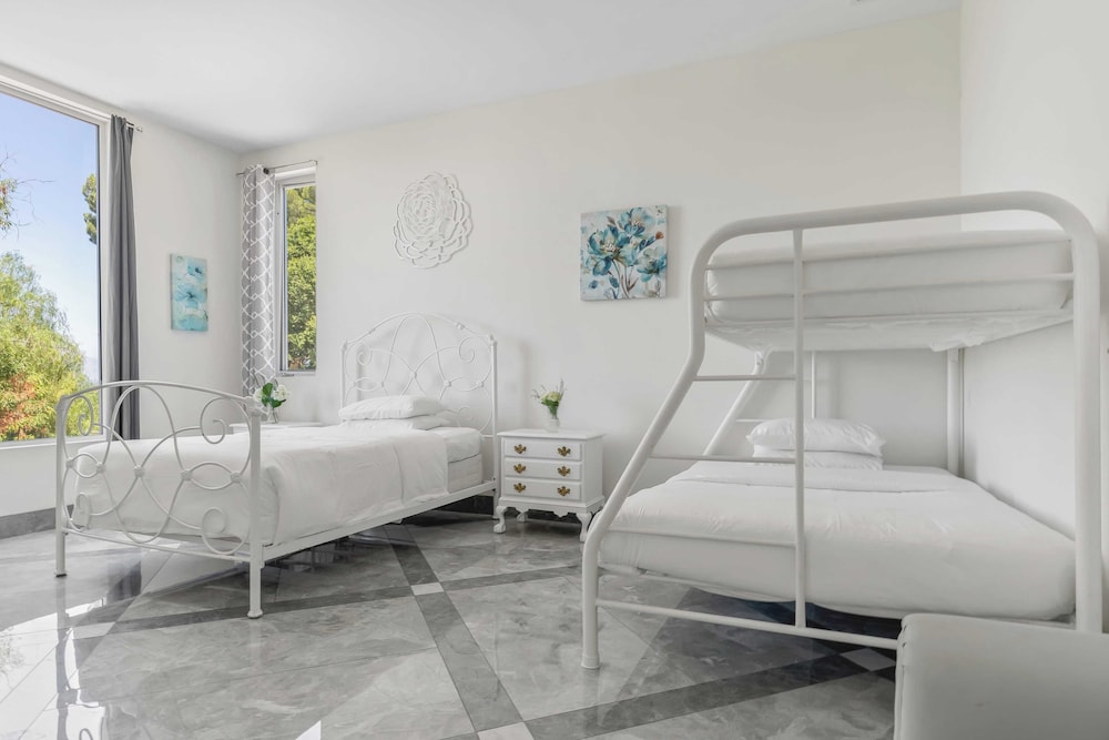 Luxe LA Escape w/ Pool, Views & Game Room Alta Vista Estate by Avantstay