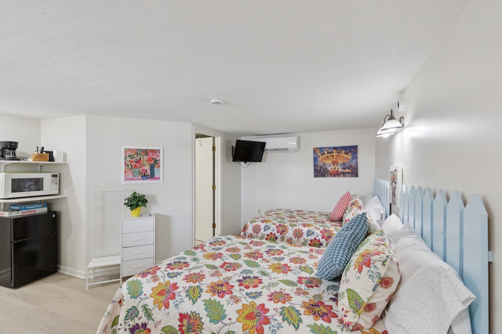 Dave's Last Resort Poolside-charming Cabin 1 1 Bedroom Hotel Room