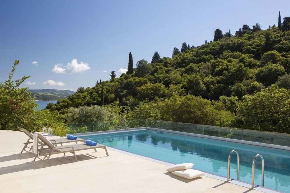 Villas Harriet - With Sea View and Near the sea view 4