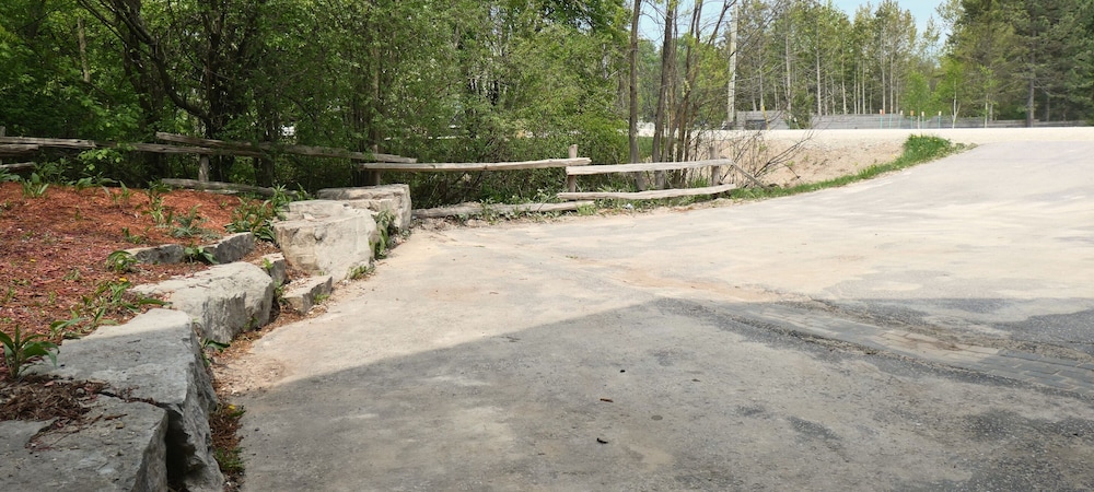Mountain Views, Steps to BM Village, Hot Tub, BBQ.