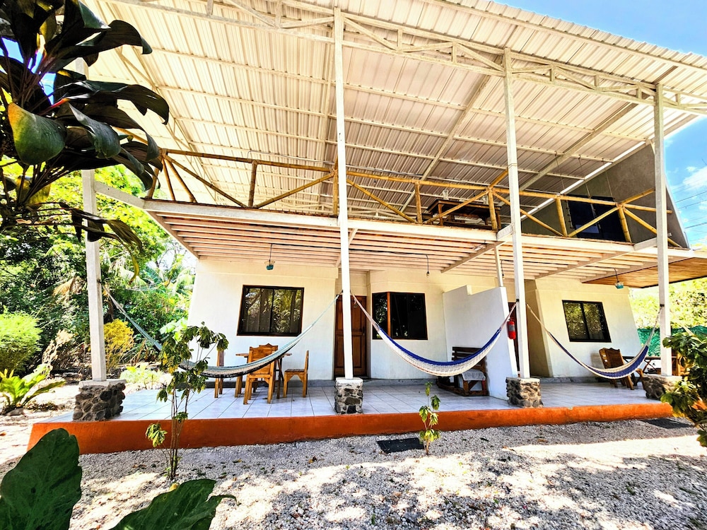 Don Jons Lodge -Surf & Yoga