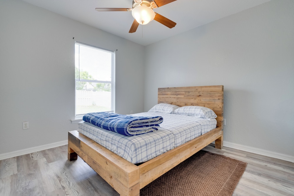 Fenced Yard & Game Room: Family Home in Kissimmee!