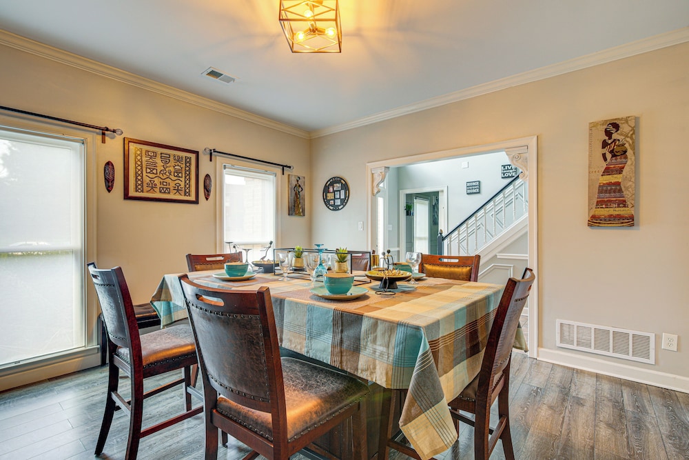 Residential Cul-de-sac: Suburban Memphis Hideaway!