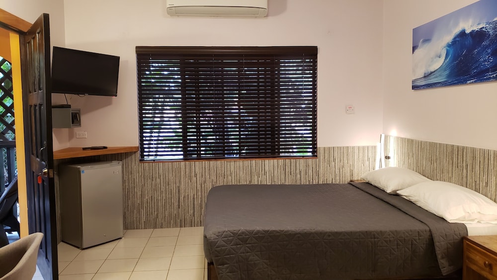 Sunrise Club Hotel Restaurant & Bar