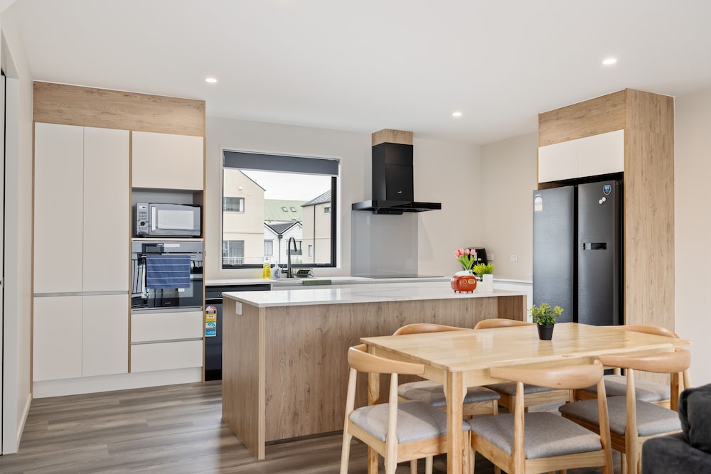 Close to Stadium 3 BR with Garage – Unit 1