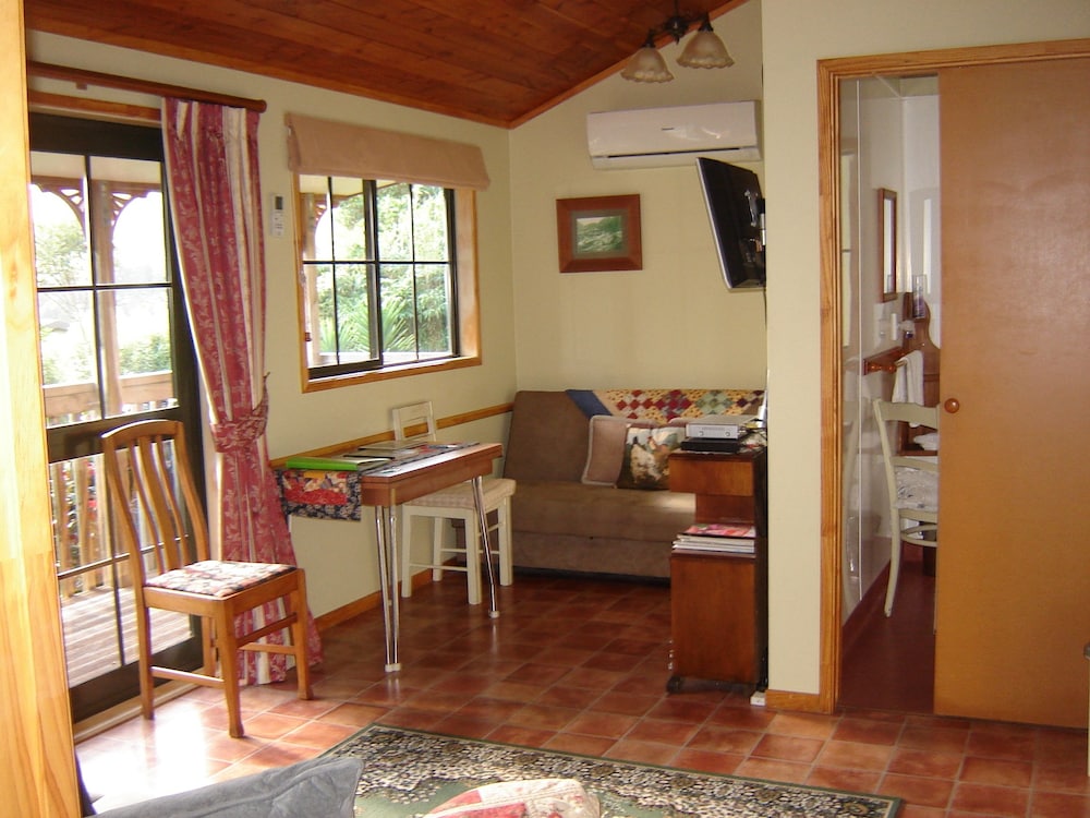 Karangahake Gold 'n Views Cottage
